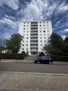 Helle 4 Zimmer Wohnung mit 2 Balkonen und tollem Ausblick