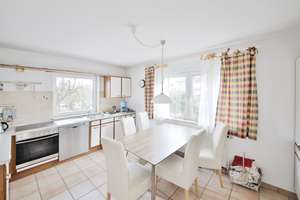 Familienfreundliches Reihenendhaus mit großzügigem Wohnbereichen, Balkon und Garten – Die vollständige Adresse der Immobilie erhältst du vom Anbieter., 76532 Haueneberstein, Baden-Baden – Vorschaubild 4