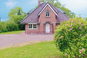 Freistehendes Einfamilienhaus auf Eigenland in Lübeck – Die vollständige Adresse der Immobilie erhältst du vom Anbieter., 23560 Moisling, Lübeck – Vorschaubild 1