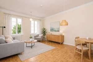 Großzügige Altbauwohnung mit Pool