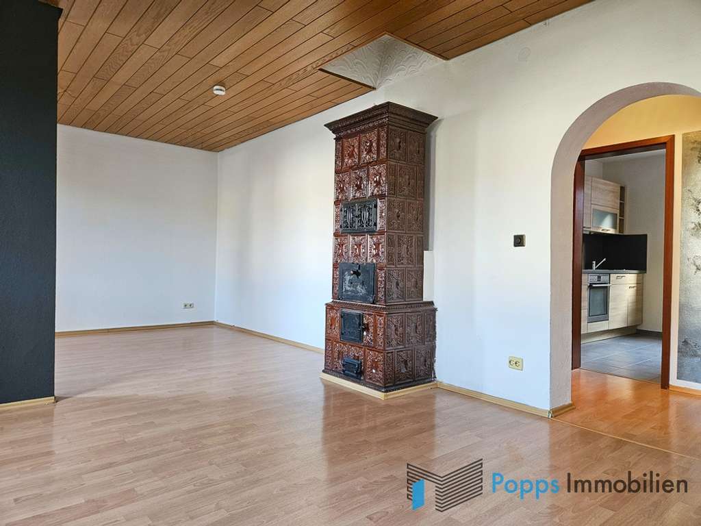 Immobilie in Zirndorf - Kapitalanlage mit Potenzial: Dreifamilienhaus mit 4 Garagen + Gewerbehalle in Zirndorf - Bild 1