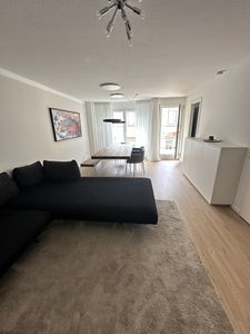 Helle, voll möblierte 4-Zimmer-Wohnung (125 m²) mit 3 Balkonen – ideal für Familie oder 3er-WG 