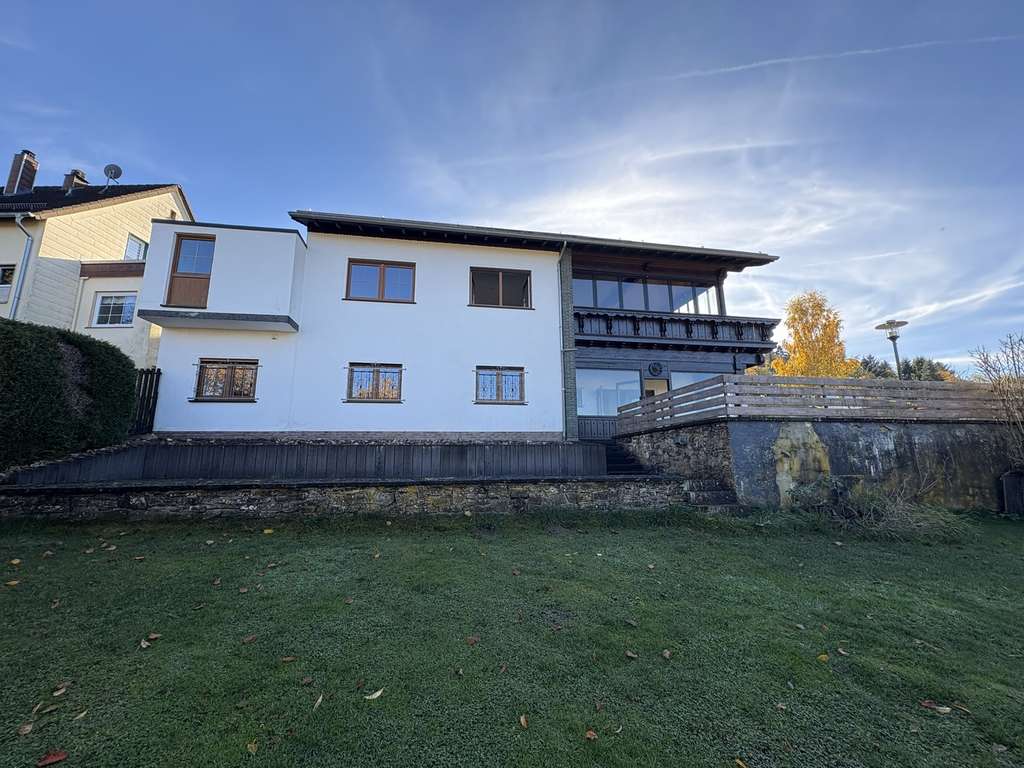 Immobilie in Jünkerath - Gepflegtes 1-2 Familienhaus mit schöner Aussicht, provisionsfrei - Bild 2