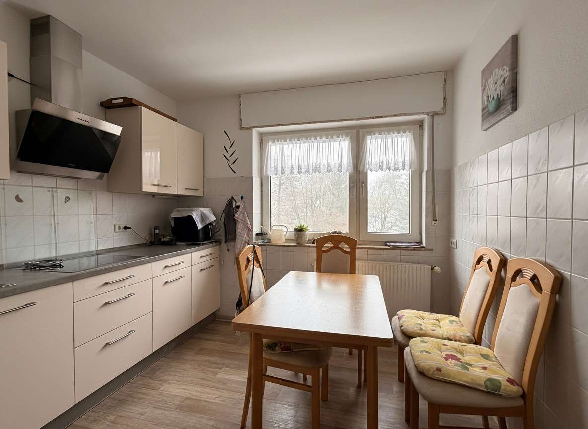 Immobilie in Horn-Bad Meinberg - Großzügiges 2-Familienhaus in Hanglage mit Dachterrasse, Loggia und 4 Garagen - Bild 8