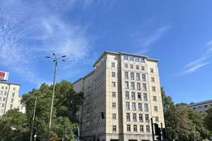 Bezugsfreie 3-Zimmer Wohnung im 4. Obergeschoss – Die vollständige Adresse der Immobilie erhältst du vom Anbieter., 10243 Friedrichshain, Berlin – Vorschaubild 2
