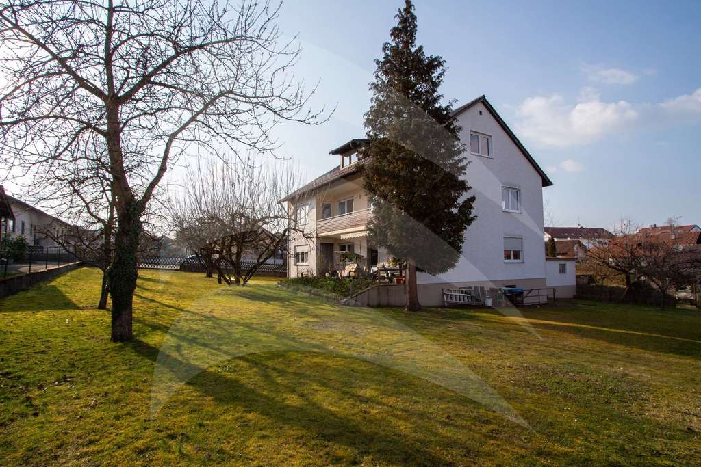 Immobilie in Mallersdorf-Pfaffenberg - Investmentchance: 3 Wohneinheiten plus zusätzliches Baugrundstück - Bild 1