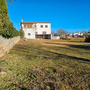 Haus zum Renovieren in Cabanelles (Alt Empordà)