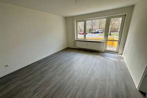 Frisch renovierte 2-Zimmer-Wohnung mit sonnigem Balkon und großzügiger Küche in Gebhardshagen – Sternbergstraße 55, 38229 Gebhardshagen, Salzgitter – Vorschaubild 2