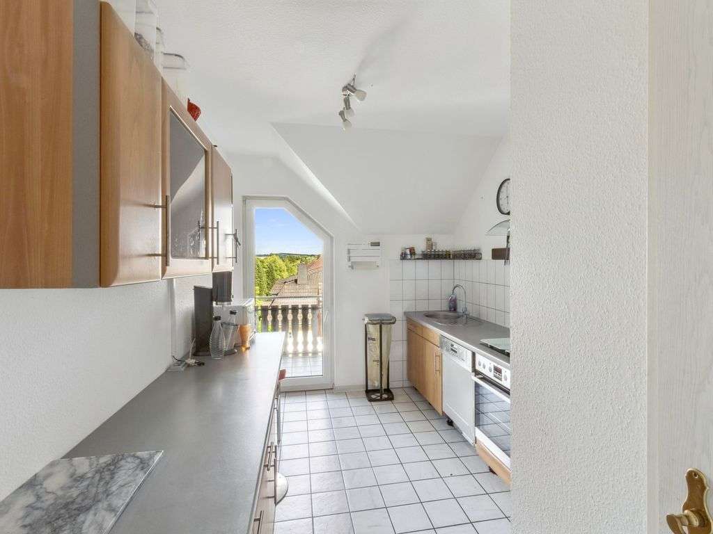 Immobilie in Wirges - Ideal für Kapitalanleger! Sehr gepflegte Dachgeschoss-Eigentumswohnung mit ausgebauten Spitzboden - Bild 4