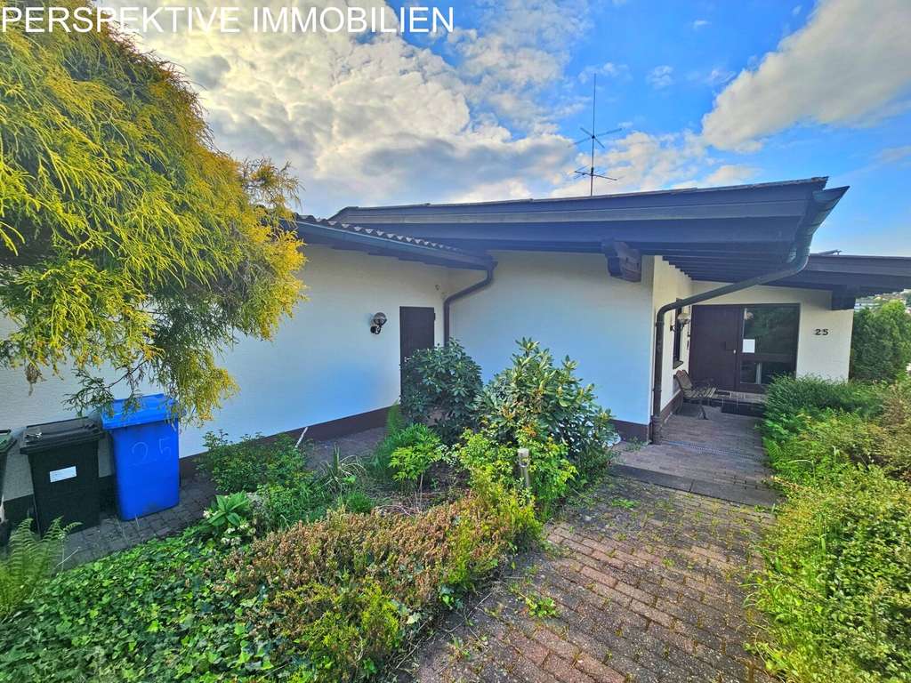 Immobilie in Bad König - Solides Architektenhaus mit 2 Wohnungen und Blick über Bad König - Bild 1