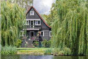 Saniertes 7-Zimmer Einfamilienhaus mit Garage in Berlin-Kaulsdorf