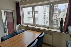 Helle 2-Zimmer-Wohnung mit Balkon & privatem Stellplatz in Top-Lage Pempelfort