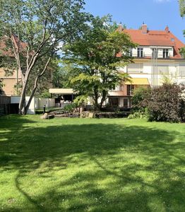 Hochwertig modernisierte 1,5-Zimmer-Souterrain-Wohnung mit Gartenblick-ruhig & stilvoll