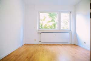 Helle, vollständig renovierte 3-Zimmer-Erdgeschosswohnung mit Balkon, Garage und Kellerraum. – Weinheimstr 57, 53229 Holtorf, Bonn – Vorschaubild 4