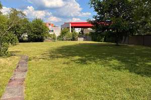 Platz zum leben...Großzügige 5-Zimmer-Wohnung im OG mit Balkon, Garage, großem Kellerraum und Garten