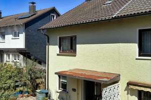 Gepflegte Doppelhaushälfte mit Garage in gefragter Lage von Siegen-Geisweid – Die vollständige Adresse der Immobilie erhältst du vom Anbieter., 57078 Geisweid, Siegen – Vorschaubild 3