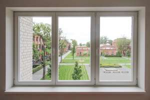 Koffer packen in Gohlis – 3 Zimmer • 2 Balkone • 2 Stellplätze • Bezugsfrei  – Olbrichtstr. 4 K, 4157 Gohlis-Nord, Leipzig – Vorschaubild 2