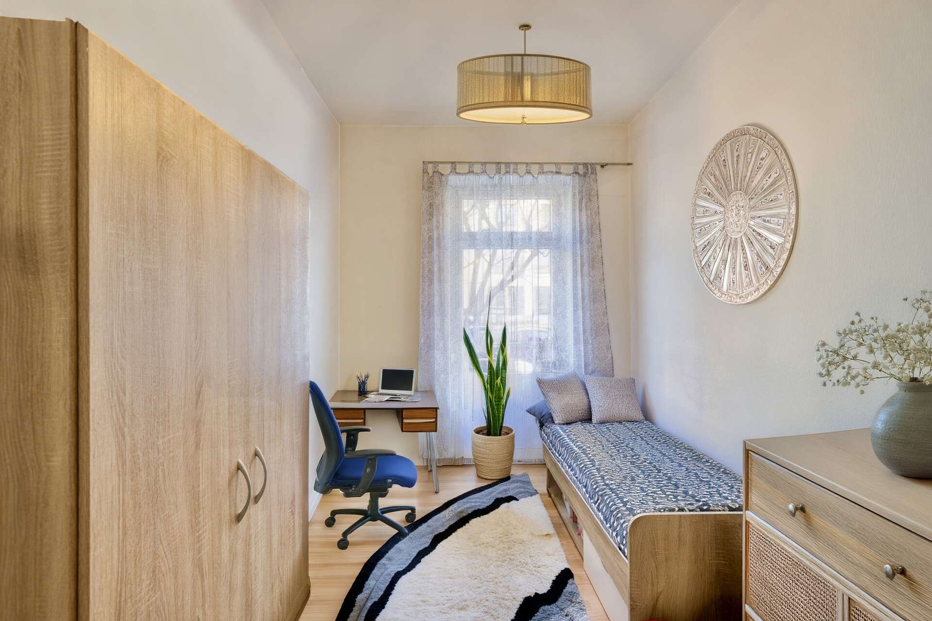 Charmante 2-Zimmer-Wohnung mit hohen Decken in ruhiger Lage von Sachsenhausen, Frankfurt am Main – Bild 2