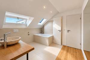 Renovierte Dachgeschoss-Wohnung im Westend – 60325 Westend-Süd, Frankfurt am Main – Vorschaubild 6