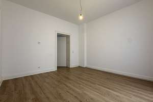 Kernsanierte 2-Zimmer-Altbauwohnung mit neuer Einbauküche im Herzen von Wiesbaden – Moritzstraße 49, 65185 Mitte, Wiesbaden – Vorschaubild 4
