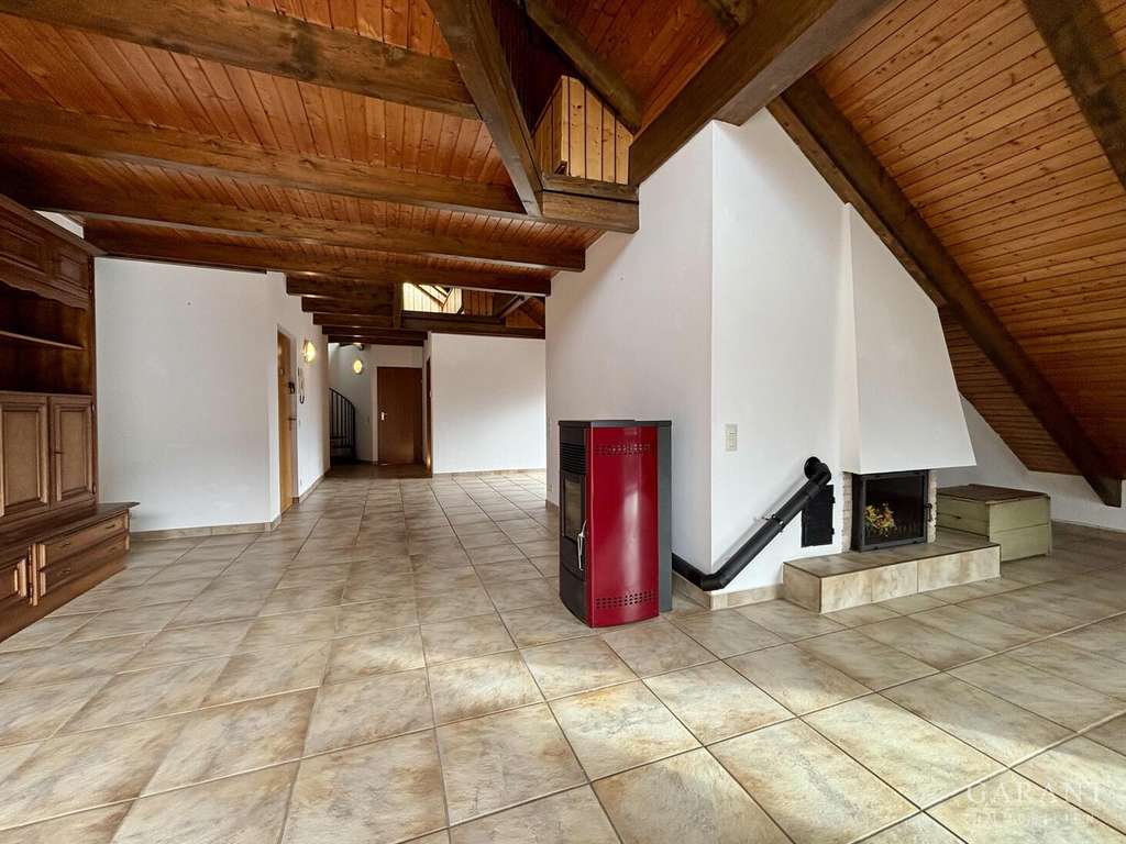 Immobilie in Weil der Stadt - Großzügige 5 Zimmer-Maisonette-Wohnung mit Galerie, Kamin und zwei Balkonen mit herrlichem Ausblick - Bild 4