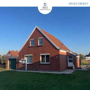 Ruhig gelegen: Einfamilienhaus mit großem Grundstück und Garage (Erbbaurecht)