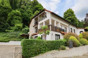 Architektenhaus mit Panoramasicht über Wyhlen und die Rheinebene - Wohnen in bester Lage – Die vollständige Adresse der Immobilie erhältst du vom Anbieter., 79639 Grenzach-Wyhlen – Vorschaubild 1