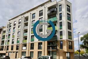 HOCHWERTIGE EINBAUKÜCHE, PARKETTBODEN & FUSSBODENHEIZUNG  - 2 BALKONE - AUFZUG & TG-STELLPLATZ – Ruschestr. 6 cc, 10367 Lichtenberg (Ortsteil), Berlin – Vorschaubild 1