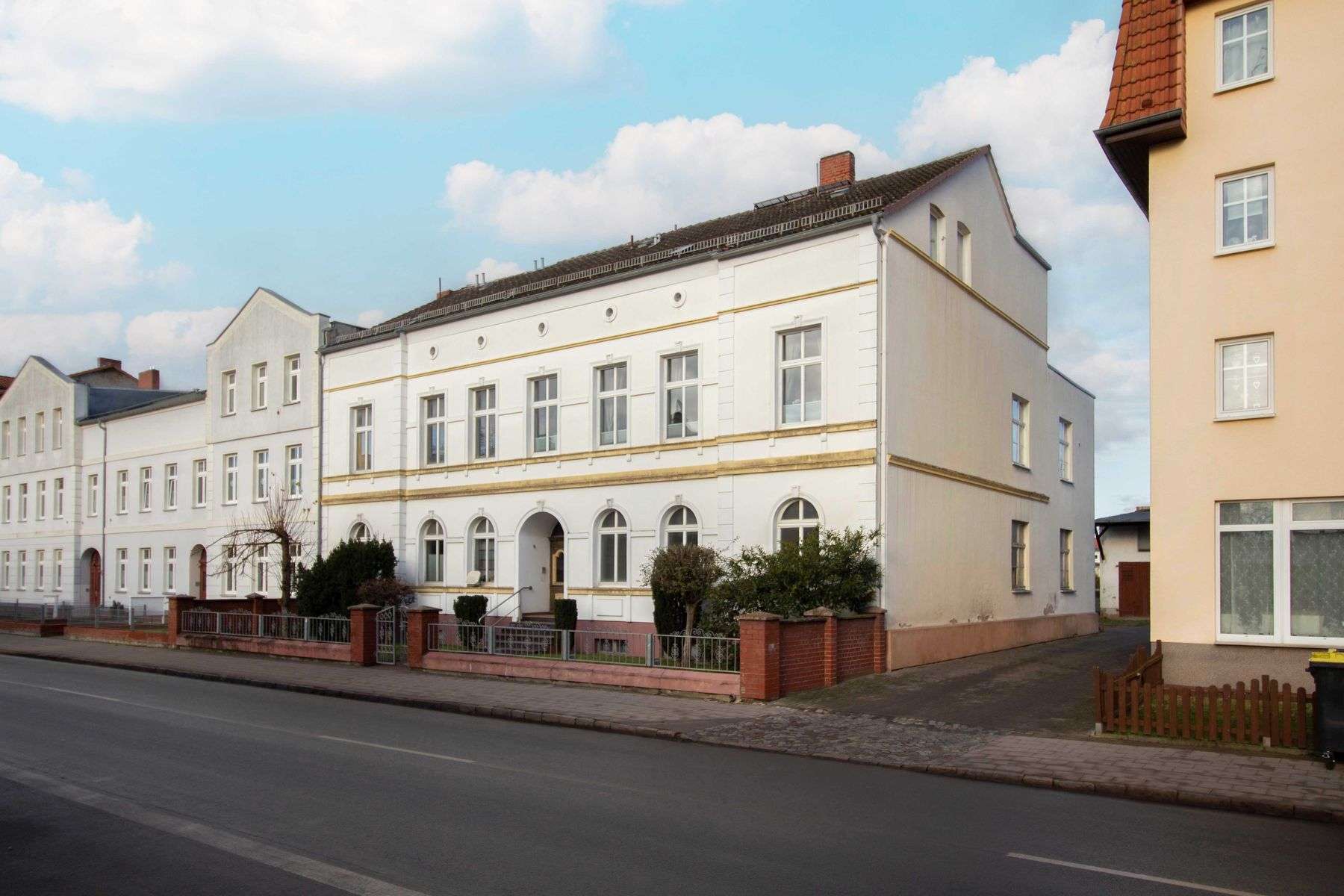 Teilvermietetes MFH mit 9 Einheiten und Top-Potenzial zur flexiblen Nutzung, Mecklenburgische Seenplatte Kreis – Bild 1