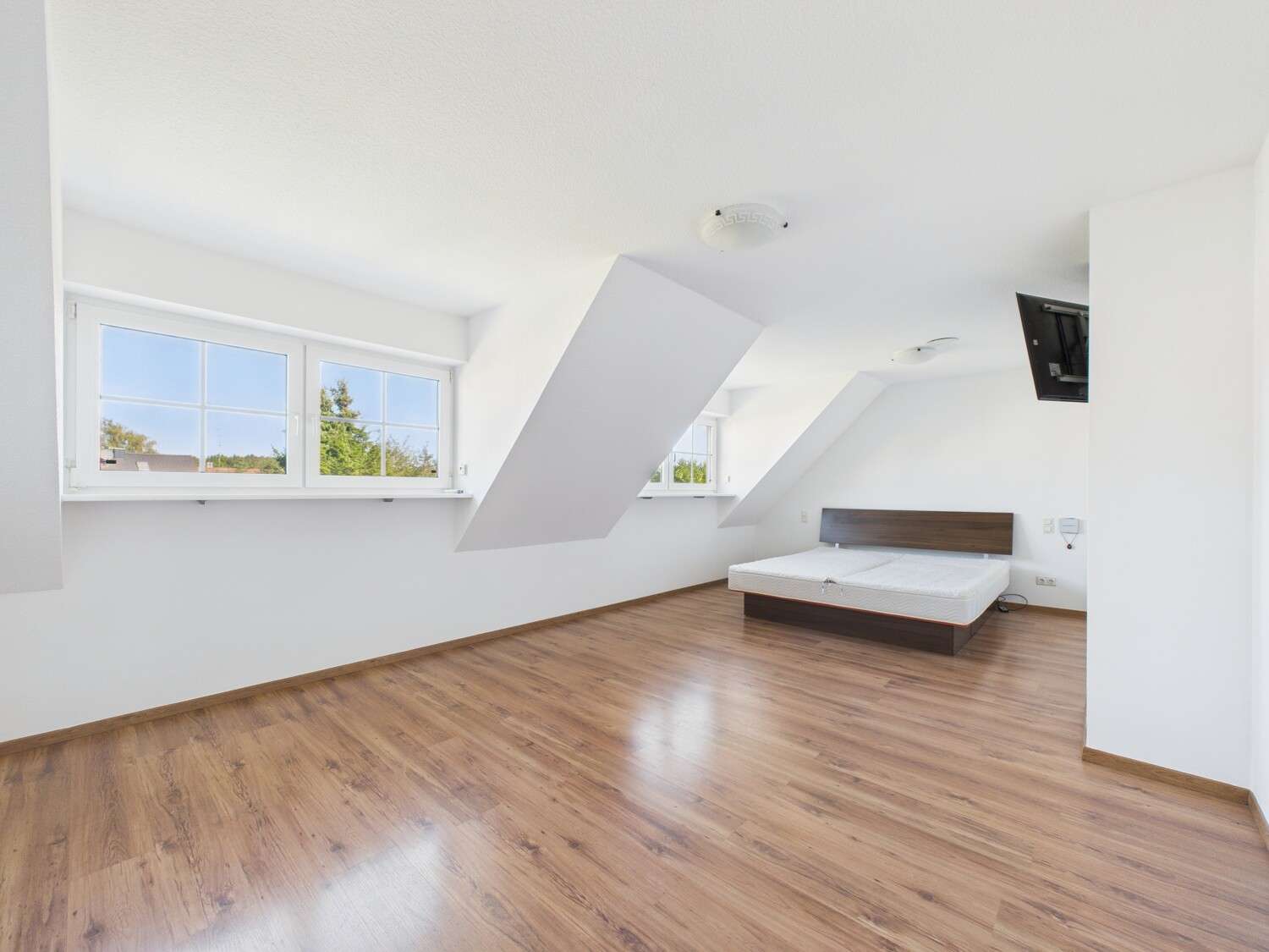 Immobilie in Rednitzhembach - Ein Zuhause zum Verlieben – exklusives Einfamilienhaus mit Pool & Wellness in Rednitzhembach! - Bild 5