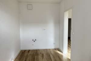Bezugsfreie 3-Raumwohnung mit Designbodenbelag, Wannenbad, Balkon und Pkw-Stellplatz!!! – Hundsburgallee 7, 18106 Schmarl, Rostock – Vorschaubild 5