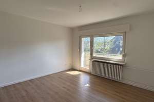 Gepflegte 2,5-Zimmer-Wohnung (1.OG) mit Balkon