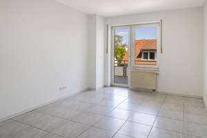 Lichtdurchflutete 4-Zimmer Wohnung mit 2 Balkonen, Garage & Stellplatz. Sehr gute Infrastruktur. – Die vollständige Adresse der Immobilie erhältst du vom Anbieter., 51149 Westhoven, Köln – Vorschaubild 9