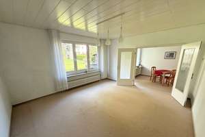 Schwalbach: Ruhig wohnen am Grüngürtel – Bungalow mit großem Garten und vielseitigem Raumangebot – Die vollständige Adresse der Immobilie erhältst du vom Anbieter., 65824 Schwalbach am Taunus – Vorschaubild 2