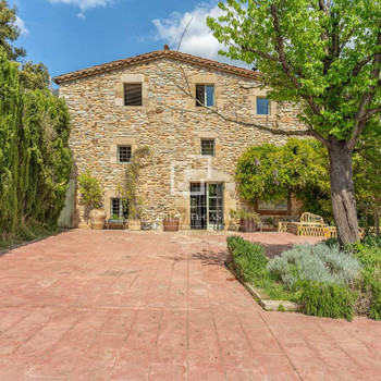 Charmantes Landhaus aus dem 18. Jahrhundert mit 2,3 Hektar Grundstück zum Verkauf in El Gironès, Gir