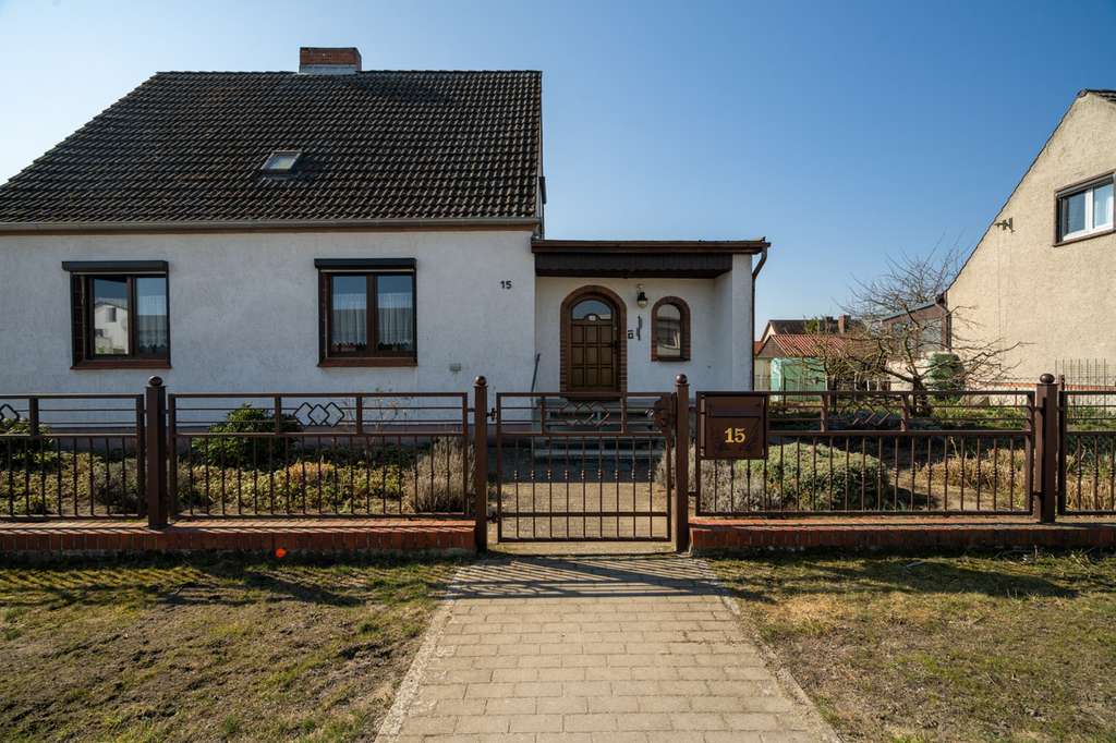 Immobilie in Gartz (Oder) - Viel Platz für Ihre Ideen – Einfamilienhaus mit Garten und Nebengebäuden - Bild 2