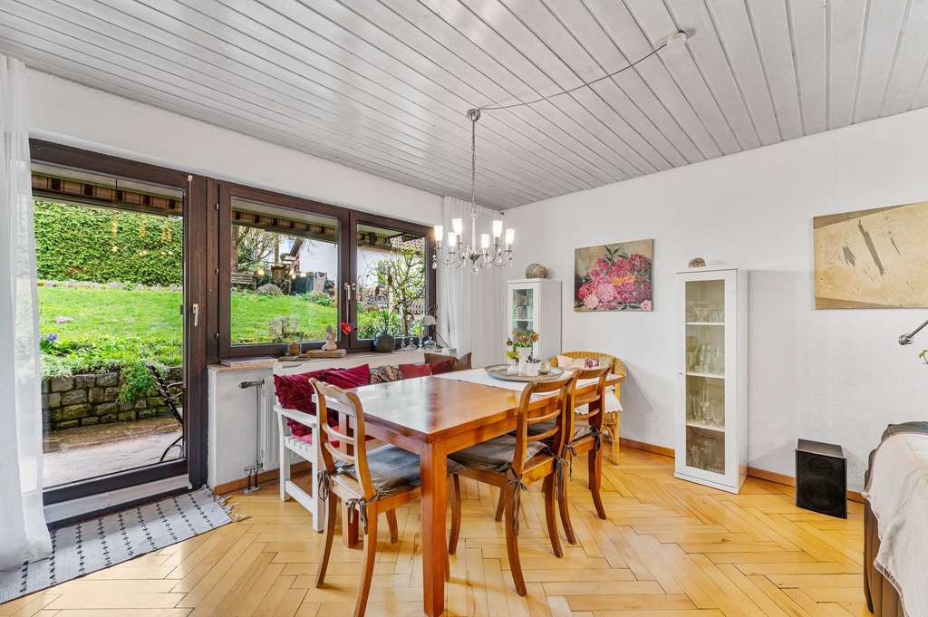 Immobilie in Wernau (Neckar) - Großzügiges Zweifamilienhaus mit tollem Garten in ruhiger Lage von Wernau - Bild 4