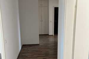 Schöne Dachgeschosswohnung / 3 Zimmer in Mönchengladbach, Nähe  Schmölderpark – Urftstraße 44, 41239 Mönchengladbach – Vorschaubild 2