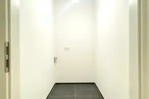 Attraktive Drei-Zimmer-Erdgeschosswohnung mit sonniger Terrasse – München – Vorschaubild 8