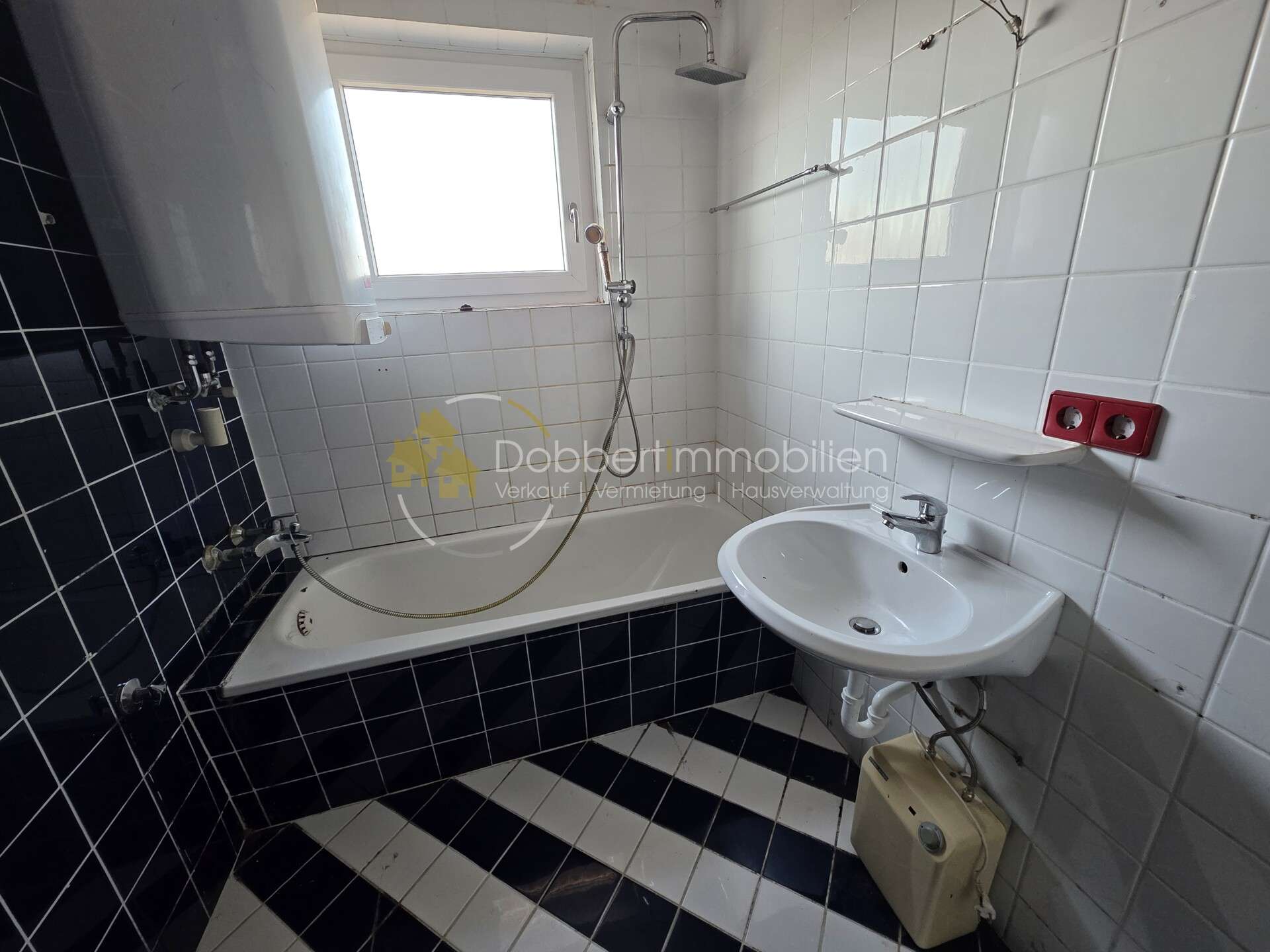 Immobilie in Wüstenrot - 2-Familienhaus in bester Sonnenlage mit großem Potenzial und Weitblick über Wüstenrot - Bild 4