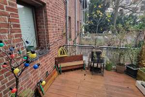 Im ersten OG  3 Zimmer (KDB) großer Balkon und offener Kamin – Die vollständige Adresse der Immobilie erhältst du vom Anbieter., 47798 Stadtmitte, Krefeld – Vorschaubild 1