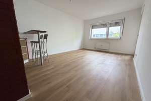 Helle 2 Zimmer Wohnung mit Balkon ab sofort 