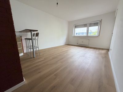 Helle 2 Zimmer Wohnung mit Balkon ab sofort