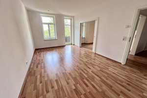 ***Moderne 3-RWG mit DECKENSPOTS, BALKON UND GROßEN TAGESLICHTBAD MIT WANNE UND DUSCHE ***WE08*** – Gustav-Kühn-Straße 2, 4159 Leipzig – Vorschaubild 4