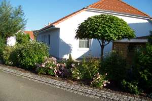 Gepflegtes Einfamilienhaus /  Bungalow in Bad Urach-Sirchingen, Privatverkauf, provisionsfrei – Die vollständige Adresse der Immobilie erhältst du vom Anbieter., 72574 Bad Urach – Vorschaubild 1