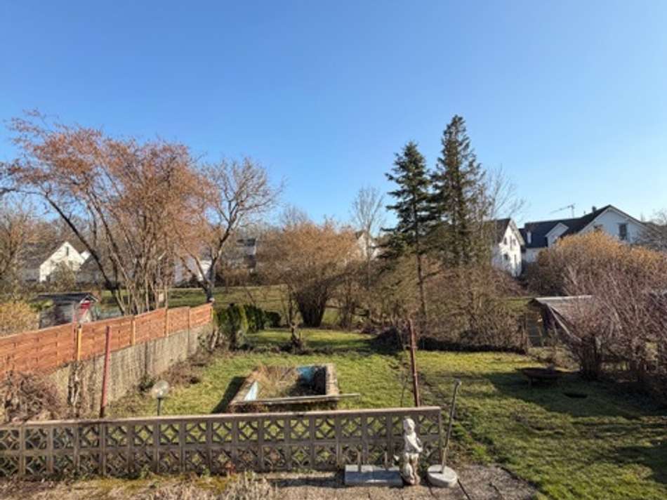 Terrasse u. rückseit. Garten