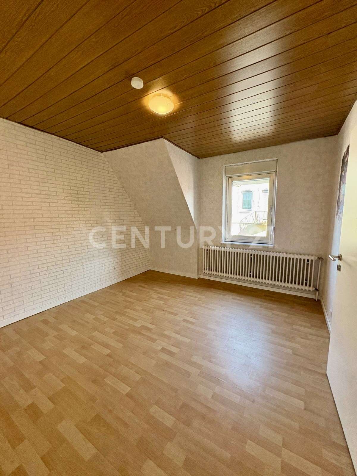 Immobilie in Schönenberg-Kübelberg - Geräumiges 1-2 Familienhaus in zentraler Lage - viel Platz für Ihre Ideen! - Bild 7