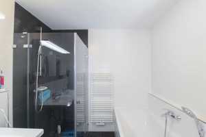 Unverbauter Blick & sofort bezugsfrei! Hochmoderne Doppelhaushälfte in Massivbauweise mit PV-Anlage! – Ebersberg (Kreis) – Vorschaubild 3