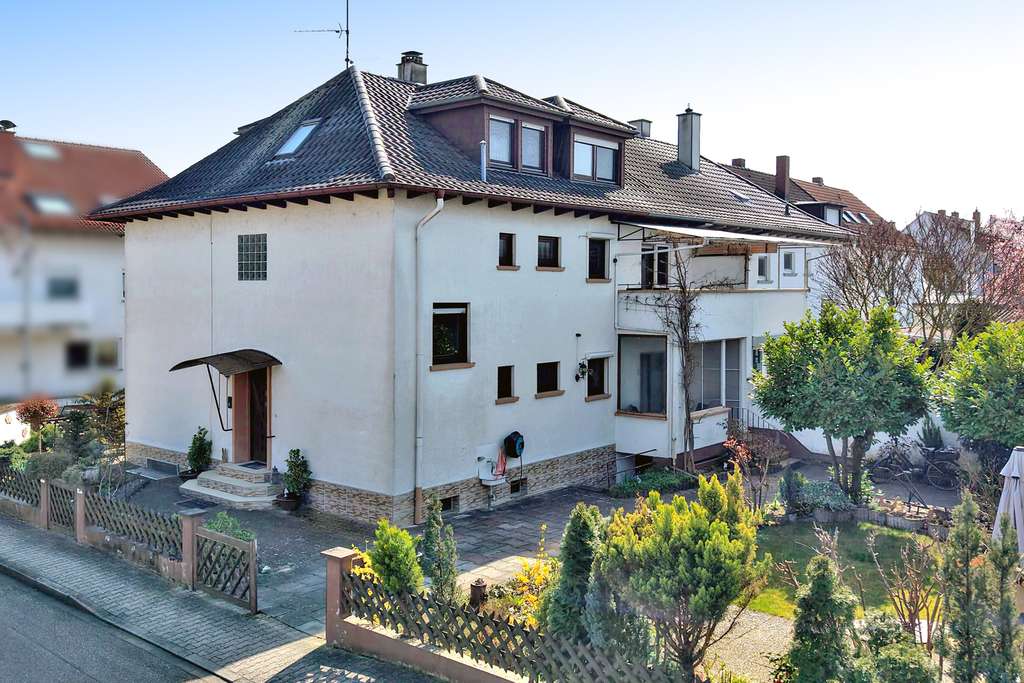 Immobilie in Neulußheim - Solides Dreifamilienhaus mit Potenzial! - Bild 0