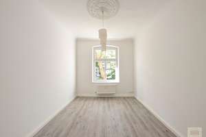 Schönes Altbau-Apartment mit Einbauküche
